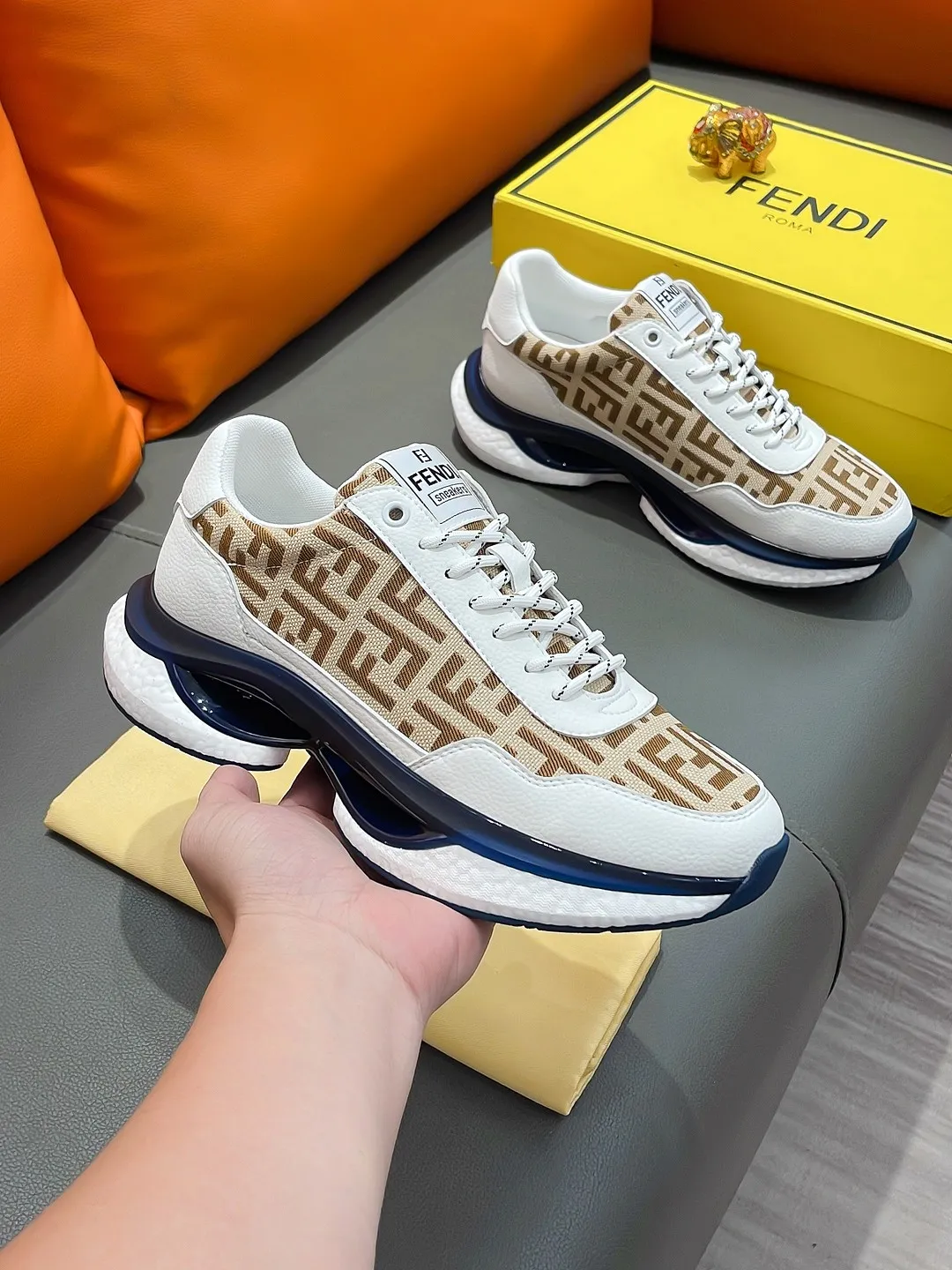 Men's shoes FENDI "Fendi" P440 Regular size: 38-44 (casual shoes) Product materials: Selected cowhide upper, soft sheepskin lining; original outsole.